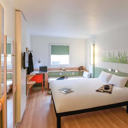 Ibis Budget Valencia Aeropuerto מלון *