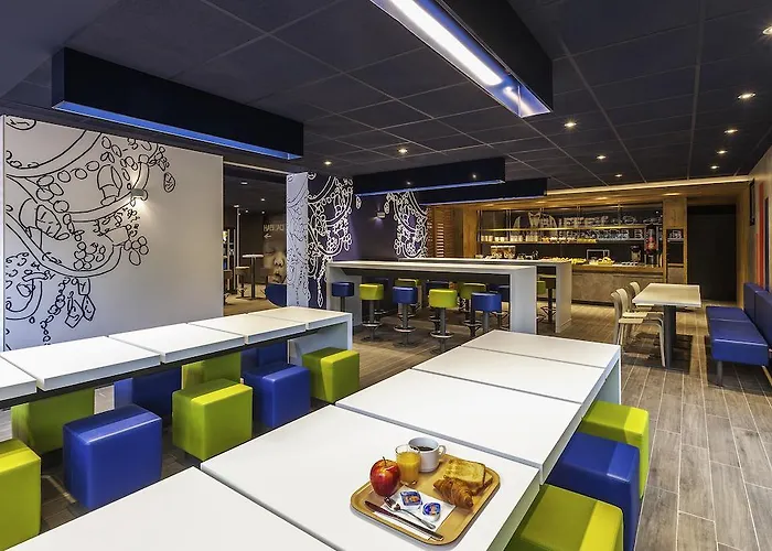 Ibis Budget Valencia Aeropuerto מלון *