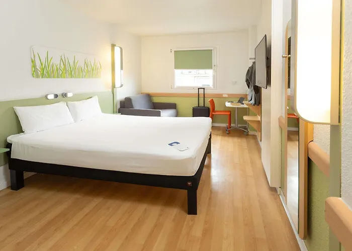 Ibis Budget Valencia Aeropuerto מלון מניסס