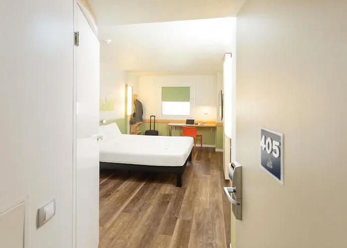 Ibis Budget Valencia Aeropuerto מלון *
