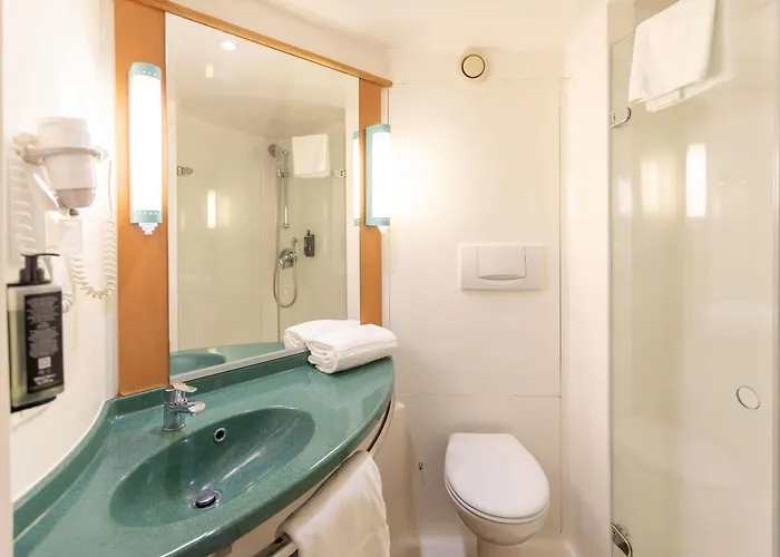 Ibis Budget Valencia Aeropuerto מלון